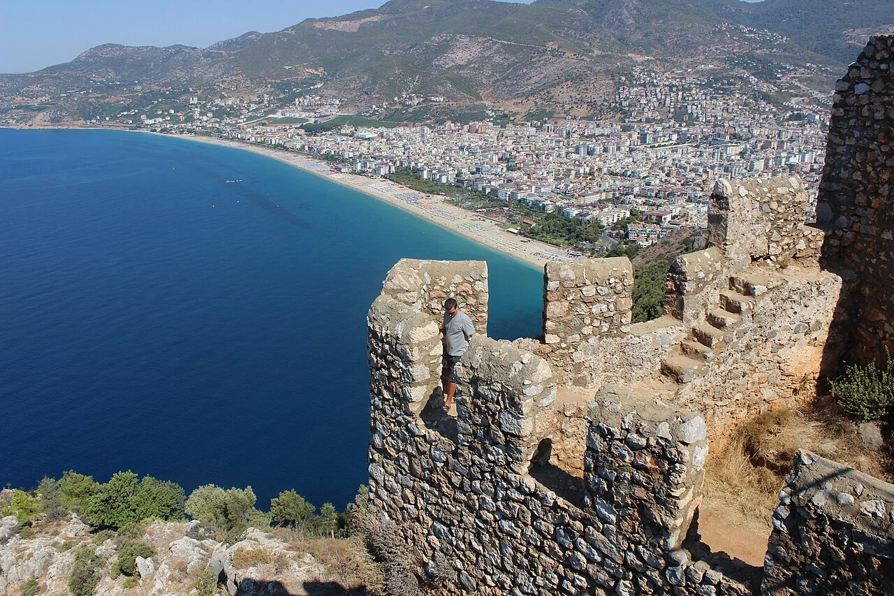 Alanya Kalesi ve kıyı manzarası