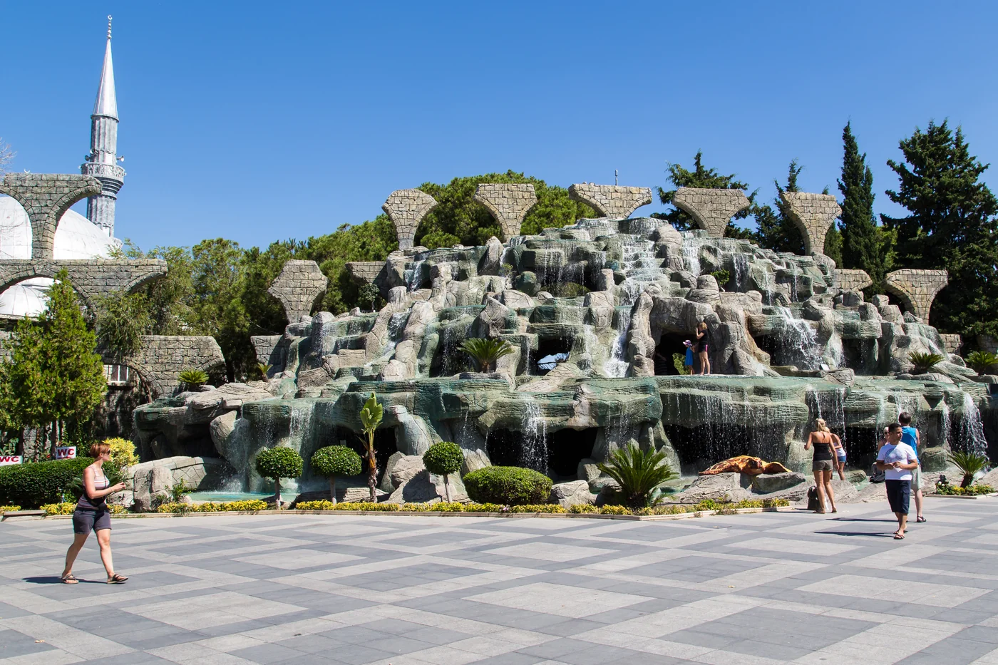 Belek merkezi ve meydanı